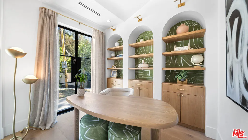 1914 N Laurel Canyon Boulevard, Los Angeles, California 90046 home-pic-14